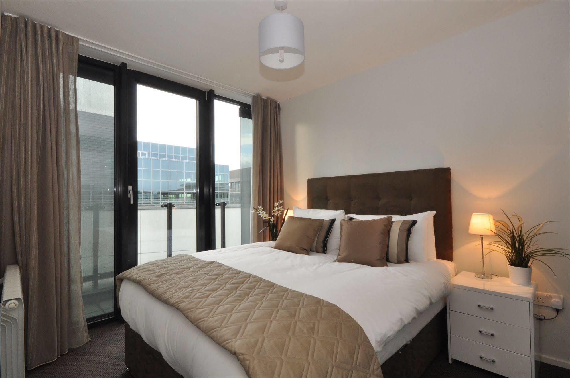 Your Base Dublin - Grand Canal Square Exteriör bild